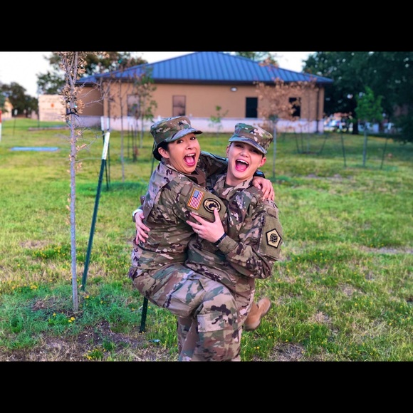 ❤️Meet Your Posher!❤️ - Picture 5 of 8